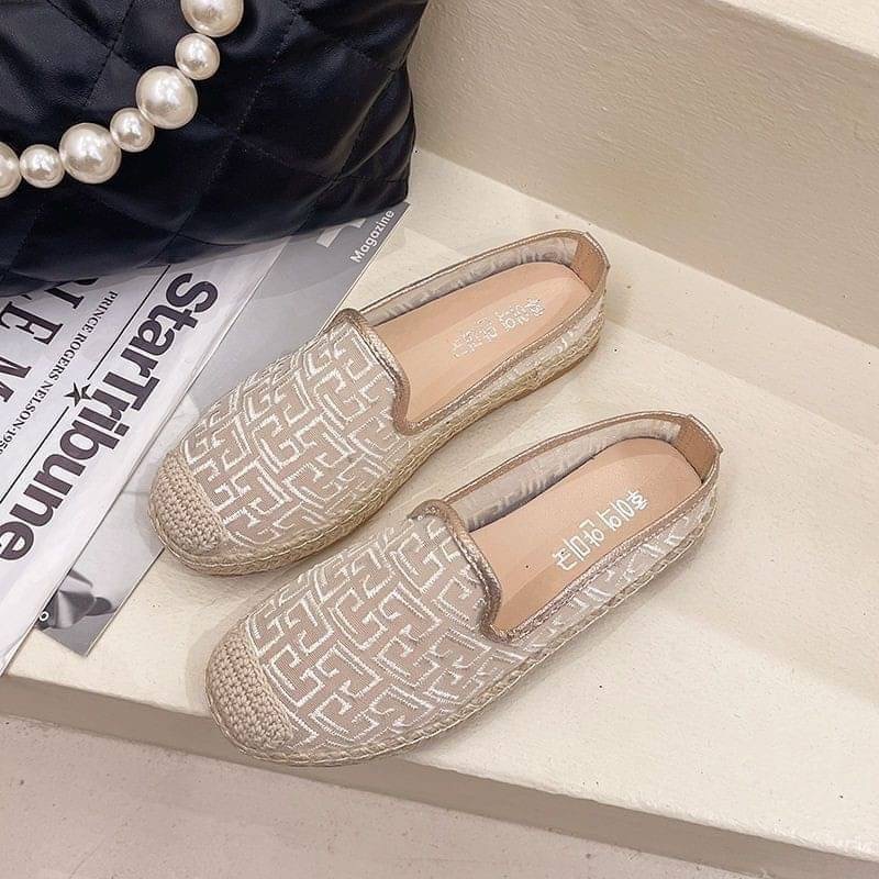 พร้อมส่งรองเท้าเปิดส้น งานผ้าซีทรู เย็บทุกจุด พื้นยางกันลื่นอย่างดี สวยเกินราคา ใส่สบายไม่บีบหน้าเท้าจ้า