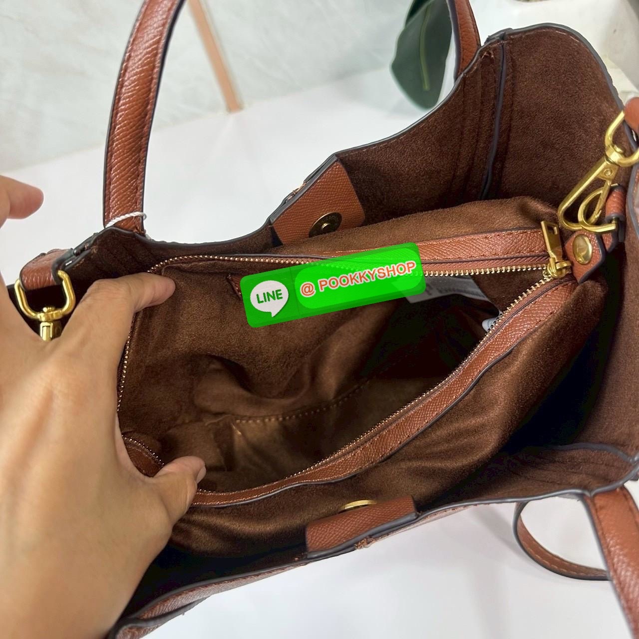 ZARA MINI CITY BAG WITH TOPSTITCHING กระเป๋าถือ /สะพายข้างยกระดับลุคของคุณด้วยกระเป๋ามินิซิตี้ดีไซน์โมเดิร์น โดดเด่นให้กับทุกสไตล์การแต่งตัว