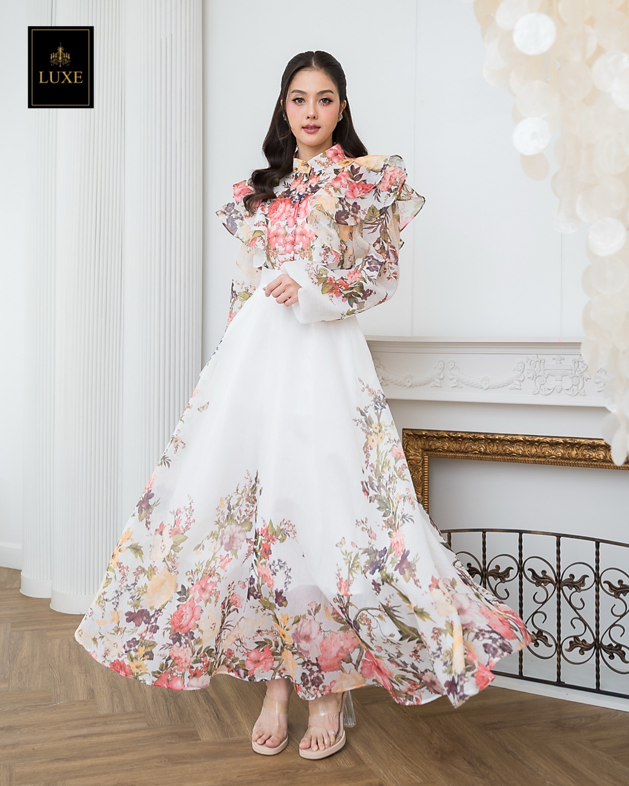 ชุดเซทแฟชั่น เซ็ตเสื้อคอกลมแขนยาว+กระโปรงยาว แต่งระบายตัวเสื้อหน้าและหลัง