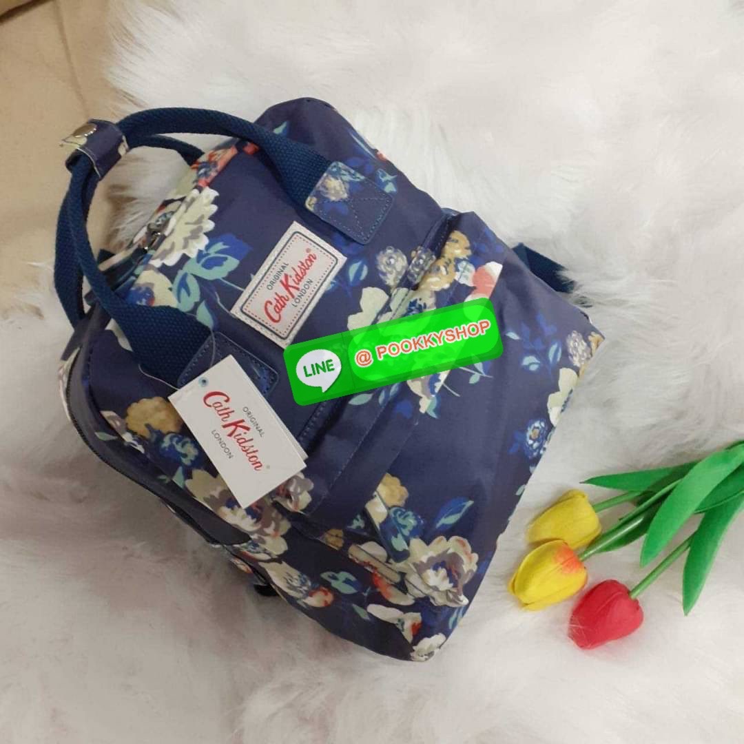Best Seller !! Cath Kidston Multi Strap Backpack กระเป๋าสะพายเป้รุ่นมินิ แบรนด์ดังสไตล์วินเทจสุดฮิต วัสดุ Canvas เคลือบกันน้ำสามารถเช็ดทำความสะอาดได้ เปิดปิดด้วยซิปสะดวกใช้ ด้านหน้าประดับโลโก้แบรนด์ พร้อมช่องซิปด้านนอกใส่กระเป๋าสตางค์ มือถือได้ ด้านในมีช่