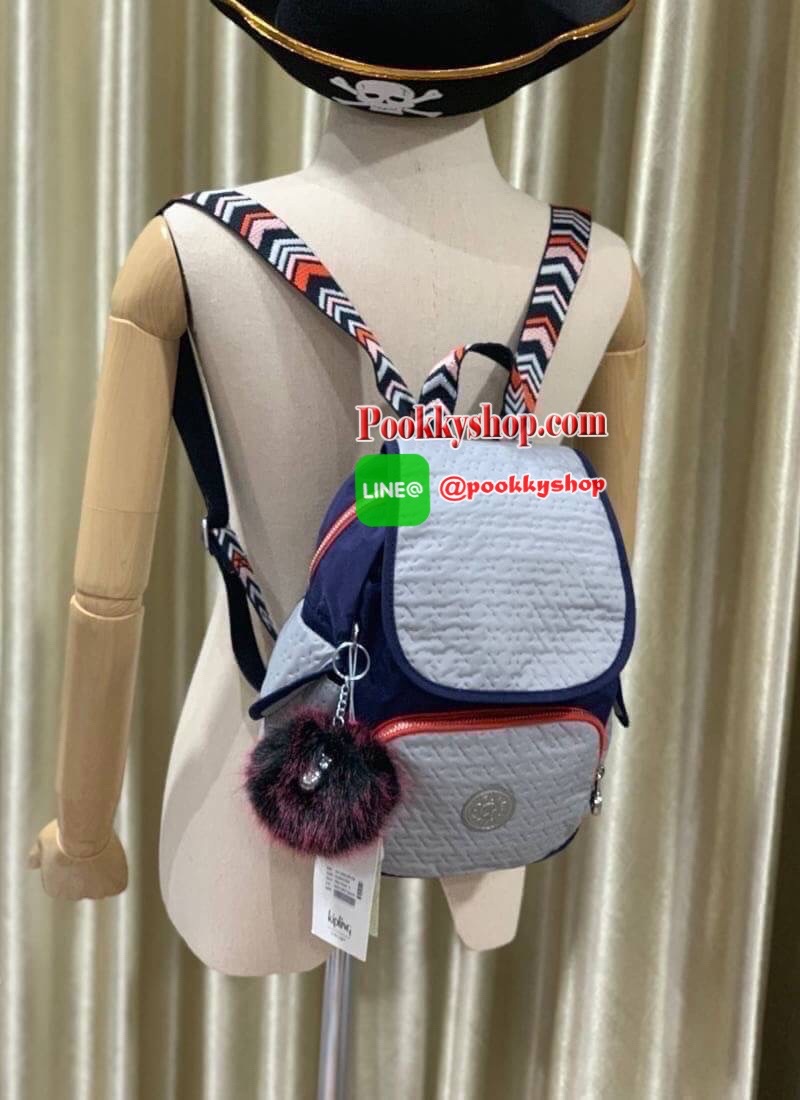 Kipling new grey emb city pack กระเป๋าเป้ที่สะพายได้ทุกวัน ไม่ว่าจะไปเรียน ไปทำงานหรือออกทริปเล็กๆ วัสดุ polymide100% สีสันของกระเป๋ารวมถึงตัวสายดูแมทช์กัน ยังมีช่องใช้งานที่แยกออกเป็นสัดส่วนไม่ว่าจะด้านข้างหรือด้านหน้า เปิดปิดสองชั้นด้วยกระดุมแม่เหล็กและ