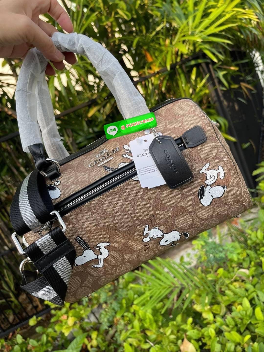 ðCoach C4118 X Peanuts Rowan Satchel In Signature Canvas With Snoopy Print āļāļļāļāđāļāđāļāļāļāļāļāļĢāļ°āđāļāđāļēāļāļĢāļsatchel bag āļāļ·āļāļĢāļđāļāļāļĢāļāļāļāļāļāļĢāļ°āđāļāđāļēāļāļđāđāļāđāļāđāļĢāļ āļĄāļąāđāļāļāļ āđāļĄāđāđāļŠāļĩāļĒāļāļĢāļāļāđāļēāļĒ āļĄāļēāļāļĢāđāļāļĄāļŦāļđāļŦāļīāđāļ§āļāļĩāđāļāđāļēāļāļāļāļāļāļāļāļĢāļ°āđāļāđāļē āļĨāļēāļĒāđāļāļāļ§āļēāļŠāđāļāļāļŠāļāļđāļāļĩāđāļāļĩāđāļĄāļēāļ§āļēāļāļĨāļ§āļāļĨāļēāļĒāļĨāļāļāļāļāļĢāļ°āđāļāđāļēāđāļāđāļāļāļāļĨāđāļĨāļāļāļąāđ