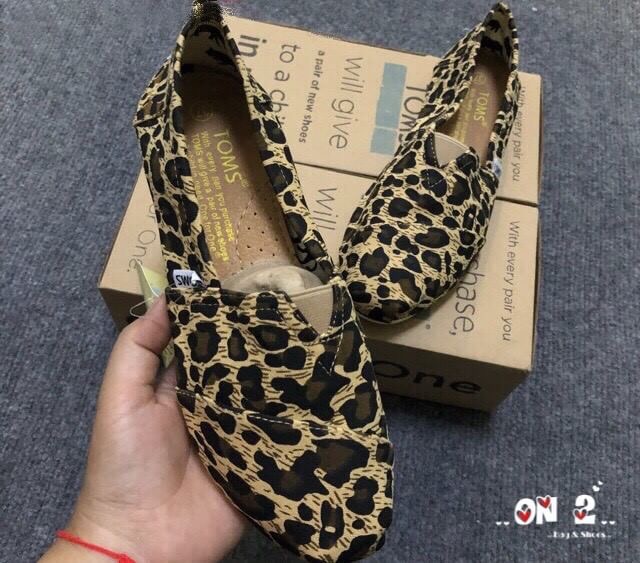 Toms Shoes พร้อมส่งค่ะส่งสุดฮิตรองเท้าสุดป๊อบมาทั้งลายNormal และลาย limited edition ใครรอรุ่นนี้อยู่ห้ามพลาดนะคะ