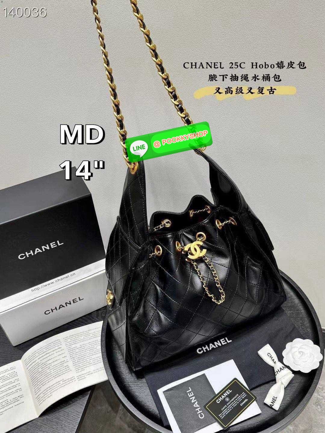 CHANEL 25 Medium Handbag กระเป๋าสะพายทรงโฮโบใบใหญ่ คอลใหม่ล่าสุด ต้อนรับฤดูกาล SPRING-SUMMER 2025 รูปทรงใช้งานได้จริง จุของได้ ถือเก๋ๆ เอวี่เดย์ลุค บอกเลยว่าดีไซน์เก๋มาก สาวๆ เตรียมพุ่งตัวก่อนใครได้เลย ราคาสุดคุ้มที่นี่ที่เดียวค่า