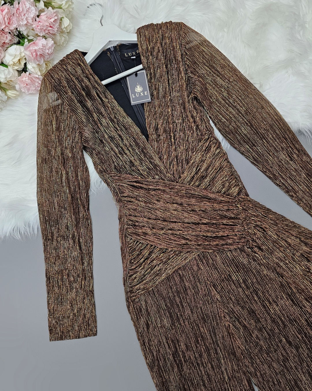 จั๊มสูทแฟชั่น จั๊มพ์สูทเสื้อคอวีป้ายแขนยาว กางเกงขากระบอกตรง