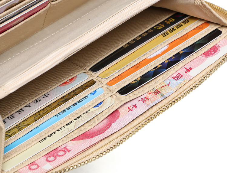 กระเป๋าสตางค์ Aldo กระเป๋าถือ สีครีม แบรนด์เนม Aldo แบรนด์หรูจาก แคนนาดา เนื้อสีครีม มีลายTexture ในตัว ช่องใส่ของใหญ่2ช่อง ช่องเสีบบัตร 2ด้าน