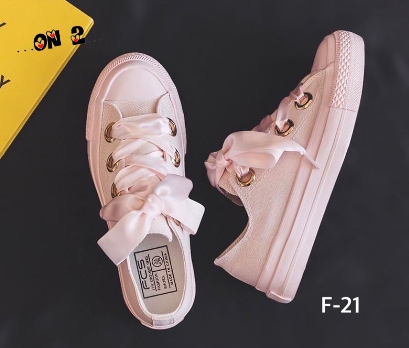 รองเท้าผ้าใบสีพาสเทลหวานงานสไตล์แบรนด์ สายริบบินผูกโบ งานน่ารักเกาหลีมากกก มี 3 สี