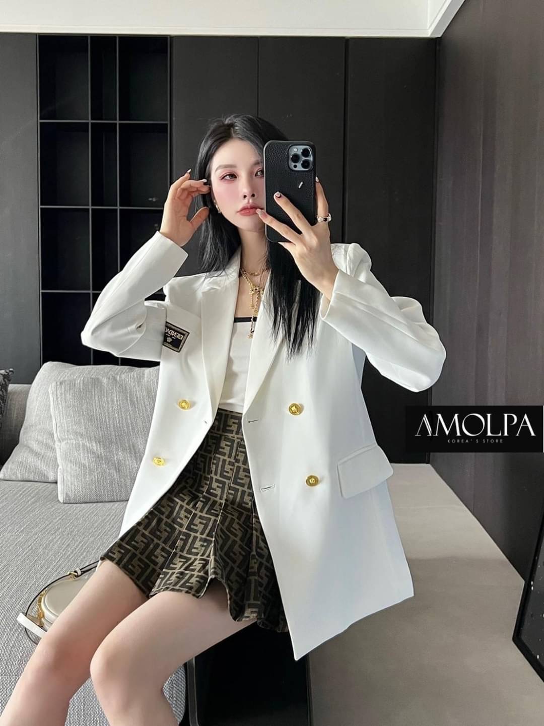 พร้อมส่ง!!! มาต่อที่ สูท BLAZER งาน FENDIxVERSACE BLAZER ผ้านางดีเริ่ดดด ซับในอย่างดี ใส่แล้วต๊าซมาก สวยหรู ไฮโซ อย่าลืมจัด นะคะ งานดีมากกก ผ้าหนักกคุ้มราคาสุดๆ !! !! งานสวยงานดีต้องแบรนด์AMOLPA เท่านั้น !!