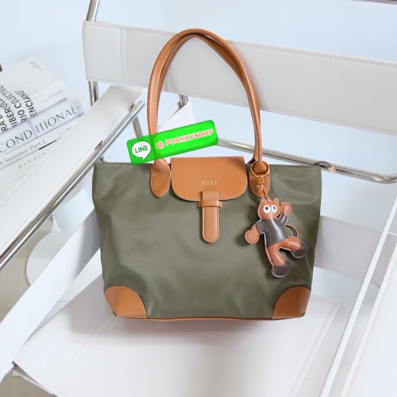 👜 KEEP รุ่น Champagne Everyday Bag ยอดฮิตที่ตอบโจทย์ทั้งสไตล์และฟังก์ชัน ✨ ฟังก์ชันที่ใช่ • ผลิตจาก ผ้าไนลอนนาโนกันน้ำ เอกสิทธิ์เฉพาะ KEEP • น้ำหนักเบาพิเศษ พกง่าย ใช้สะดวกทุกวัน • ปากกระเป๋ามี ซิปปิดแน่นหนา ของไม่ตกหล่นง่าย