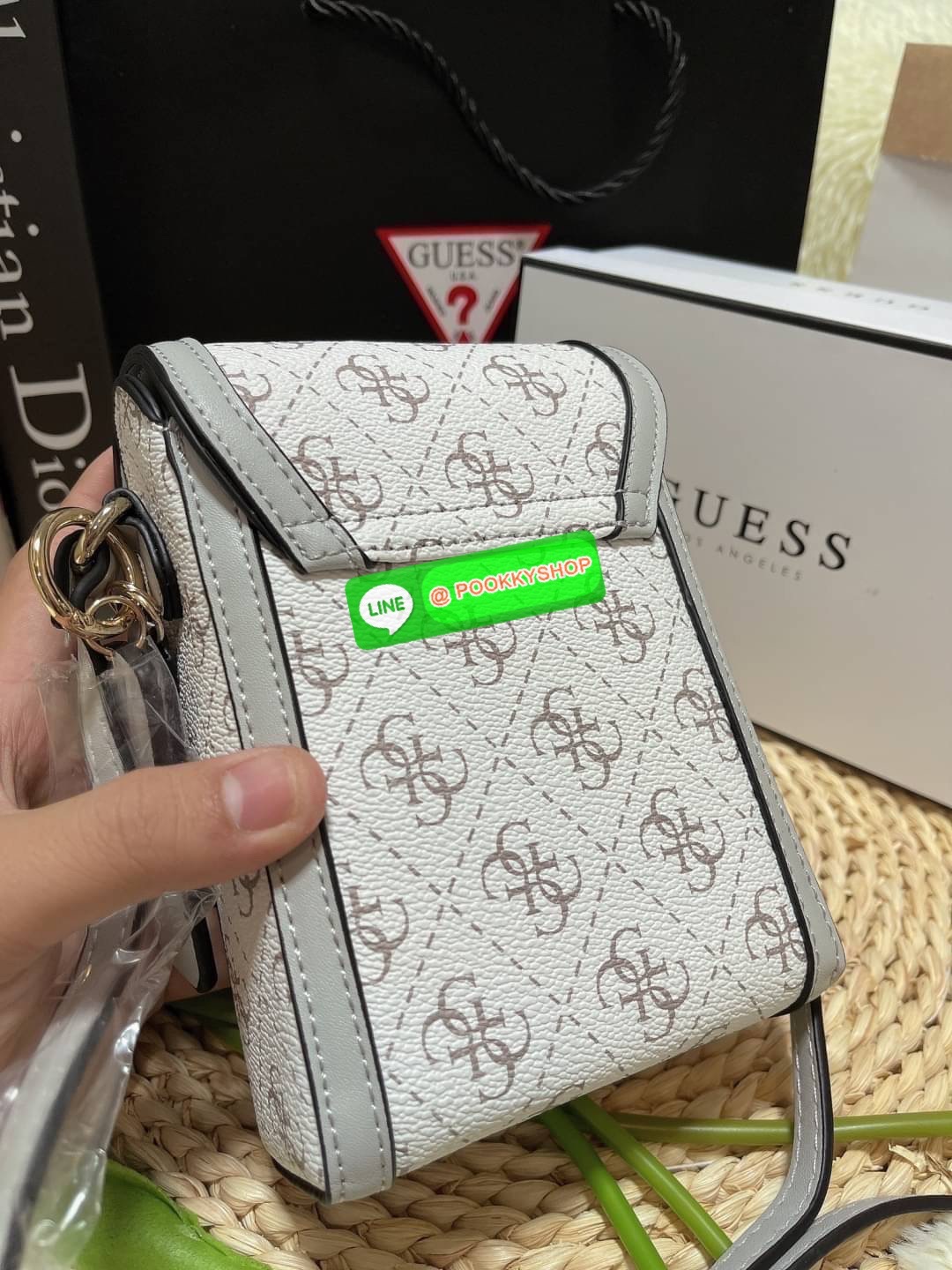 GUESS ฮอตและปังกว่านี้ไม่มีแล้ว!! กระเป๋าเอนกประสงค์ สำหรับใส่โทรศัพท์ ใส่เงิน ขนาดพกพาดีงาม!! บอกเลยว่าสวยทุกสี มาครบเซ็ทพร้อมส่งต่อเป็นของขวัญได้เลยค่า