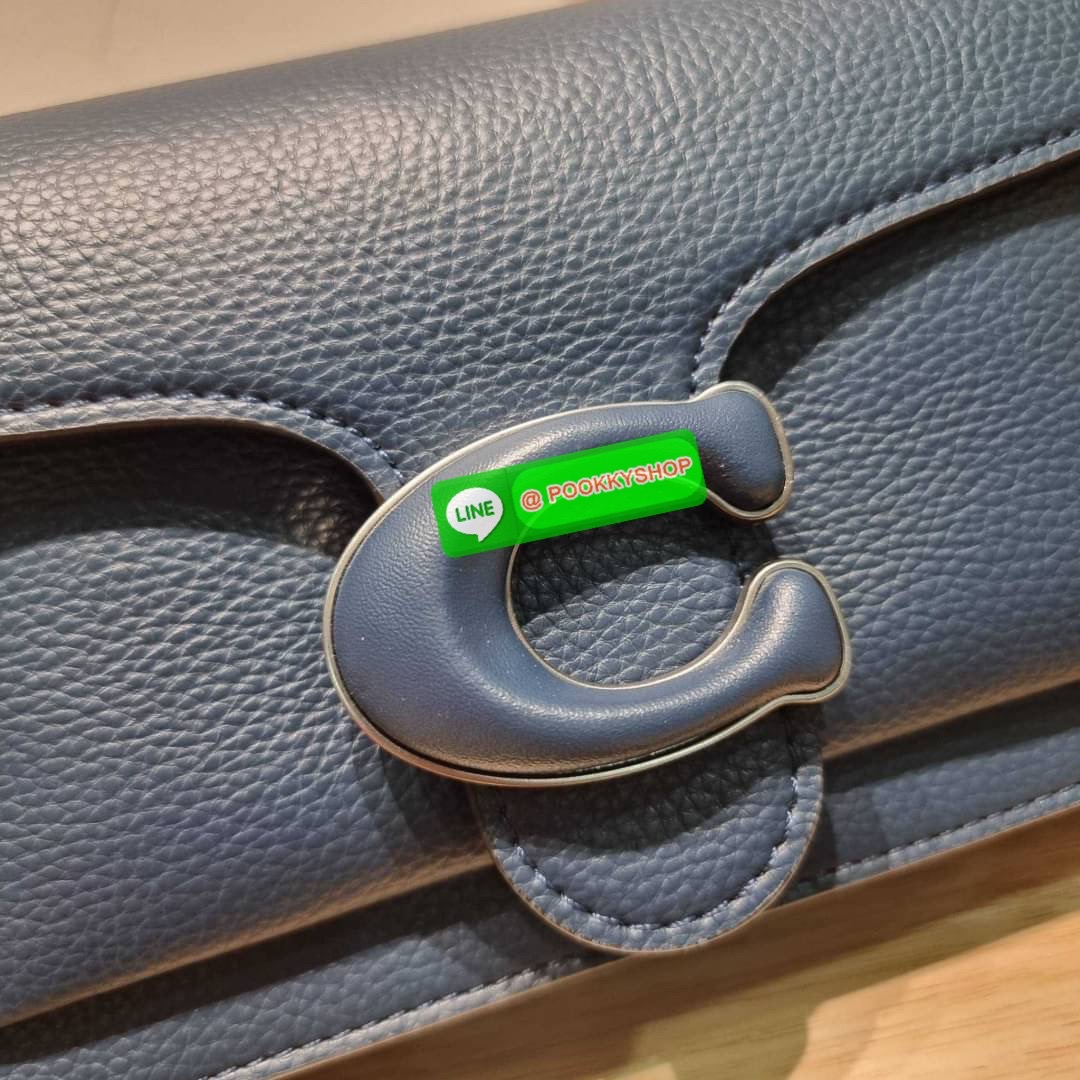 COACH CH735 TABBY SHOULDER BAG 26 🔆 Details ดีไซน์ใหม่ปี 2023 กับกระเป๋าสะพายไหล่สุดฮอต วินเทจย้อนยุค สวยคมชัด คลาสสิคใช้ได้ทุกลุค เปิด-ปิดด้วยแม่เหล็กในตัว รับรองแน่นหนา ด้านหลังมีช่องแยก ภายในเป็นช่องโล่ง ขนาดกำลังสวย มีสายสะพายมาให้ถึง 2 แบบ สา