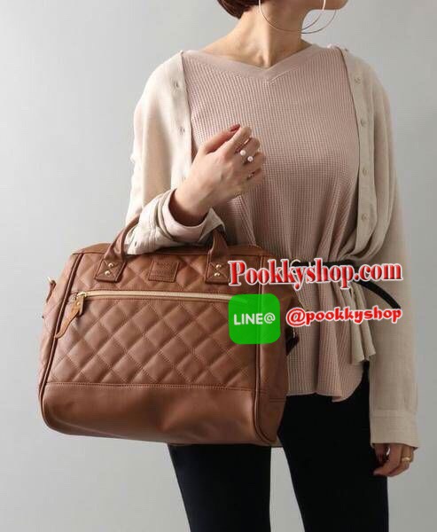 ANELLO (AH-H1862) QUILTING MOUTHPIECE 2-WAY SHOULDER BAG คอลเลคชั่นใหม่จากanello รุ่นคลาสสิค ที่ตัวกระเป๋าบุหนังpuด้วยหนังลายตารางนูนทั้งใบ ดูมีดีเทล ปากกระเป๋ายังคงมีโครงเป็นเอกลักษณ์ จะใส่โน้ตบุ้ค หรือเอกสาร สัมภาระต่างๆได้เยอะ มีช่องซิปใช้งานที่ด้านหน้