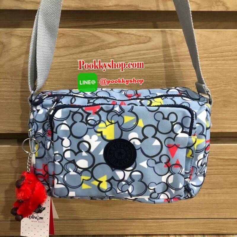 Kipling Disney's Mickey Mouse กระเป๋าสะพายทรงสวย รุ่นยอดนิยมเลยค่ะ สายสะพายปรับระดับสั้น-ยาว เป็นกระเป๋าสะพายเฉียงลำตัวได้ค่ะ ช่องซิปเยอะค่ะ ใส่ของได้เป็นสัดส่วน จุสัมภาระได้ดีเลยค่ะ ทรงสวย สะพายน่ารักมาก ห้ามพลาดเลยค่ารุ่นนี้