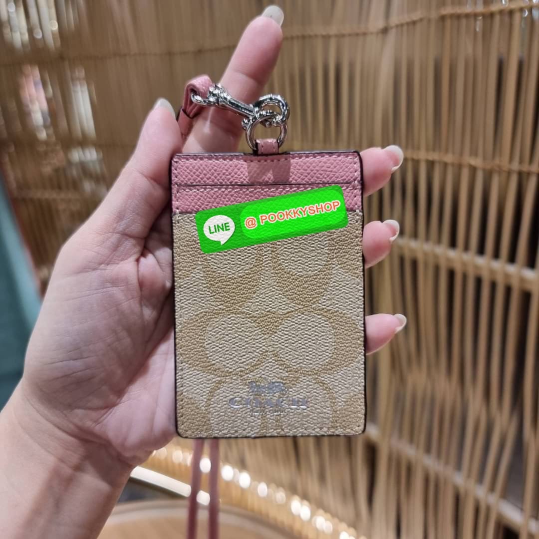 กระเป๋าใส่บัตรคล้องคอ Coach card holder ราคาพิเศษสุดๆ!!! ของหายาก!! ง่ายๆแบบไม่ธรรมดา!! คลาสสิคแต่มีดีเทลโดดเด่น!! กระเป๋าถนอมบัตร พร้อมสายคล้องคอ ดีไซน์ลวดลายสวย ดูดีทุกแบบ ใช้งานง่าย พกพาสะดวก จะใส่บัตรพนักงาน บัตรเครดิต บัตรปชช. ใบขับขี่ และบัตรอื่นๆที