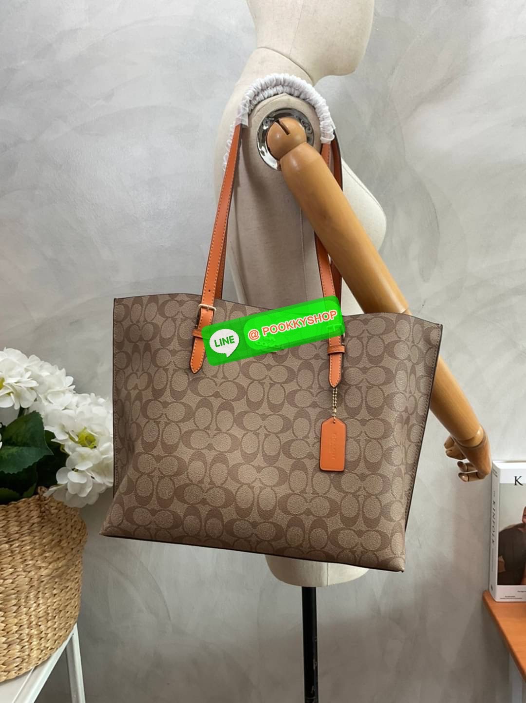 🚚 พร้อมส่ง 🚚 Restock!! รุ่นขายดีที่สุด มากี่รอบก็ขายดีหมดไวทุกรอบ💕 COACH F1665 MOLLIE TOTE IN SIGNATURE CANVAS กระเป๋าสะพายไหล่ Coach ทรง Shopping รุ่นใหม่ คุณภาพดี หนัง pvc หนังนิ่ม ทรงสวย คลาสสิก รุ่นฮิตตลอดกาล ไม่ตกเทรน ภายในแยก