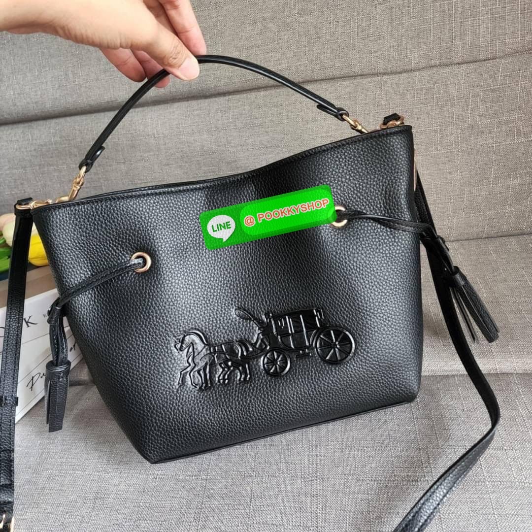 COACH ANDY CROSSBODY WITH HORSE AND CARRIAGE (COACH CA213) กระเป๋าสะพายคอสบอดี้ ดีไซต์สุดเก๋ วัสดุหนังแท้ทั้งใบ กระเป๋าเอนกประสงค์ ด้านในมีซิป รูดปิดด้วยเชือกและกระดุมแม่เหล็ก ซับในด้วยผ้า ด้ามถอดได้ ดรอป 5 1/4"สายสะพายถอดได้ สายสะพายยาว 21" สำห