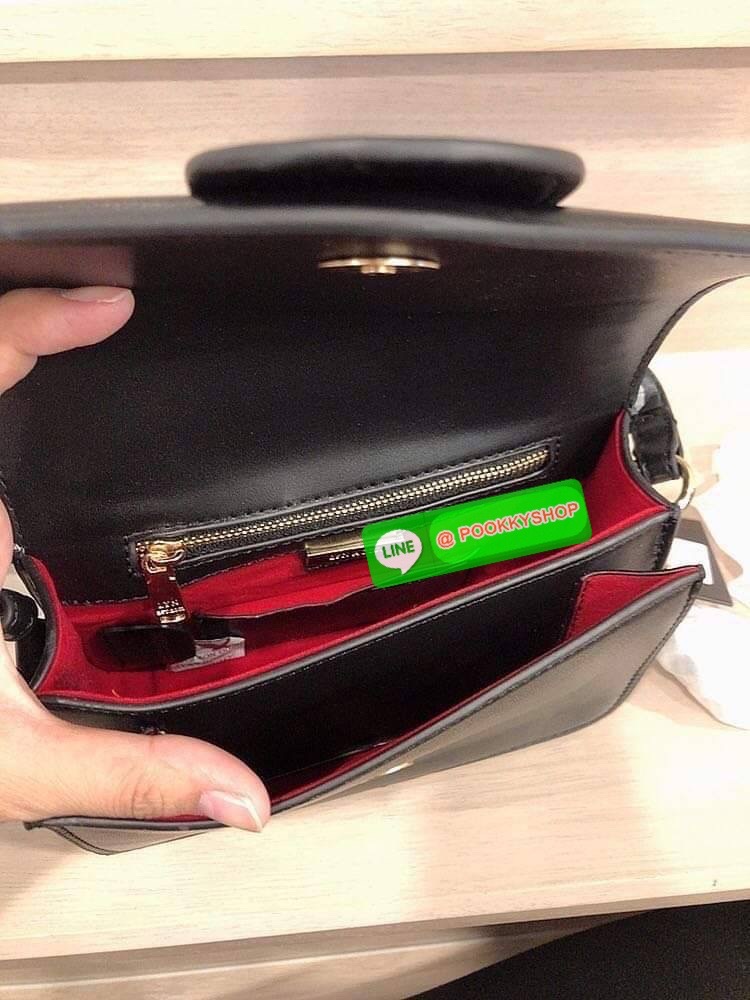 LYN กระเป๋าทรงน่ารักปุ๊กปิ๊ก สายสะพายหนัง เปิดปิดด้วยกระดุมแม่เหล็ก ฐานกว้างใส่ของได้เยอะ