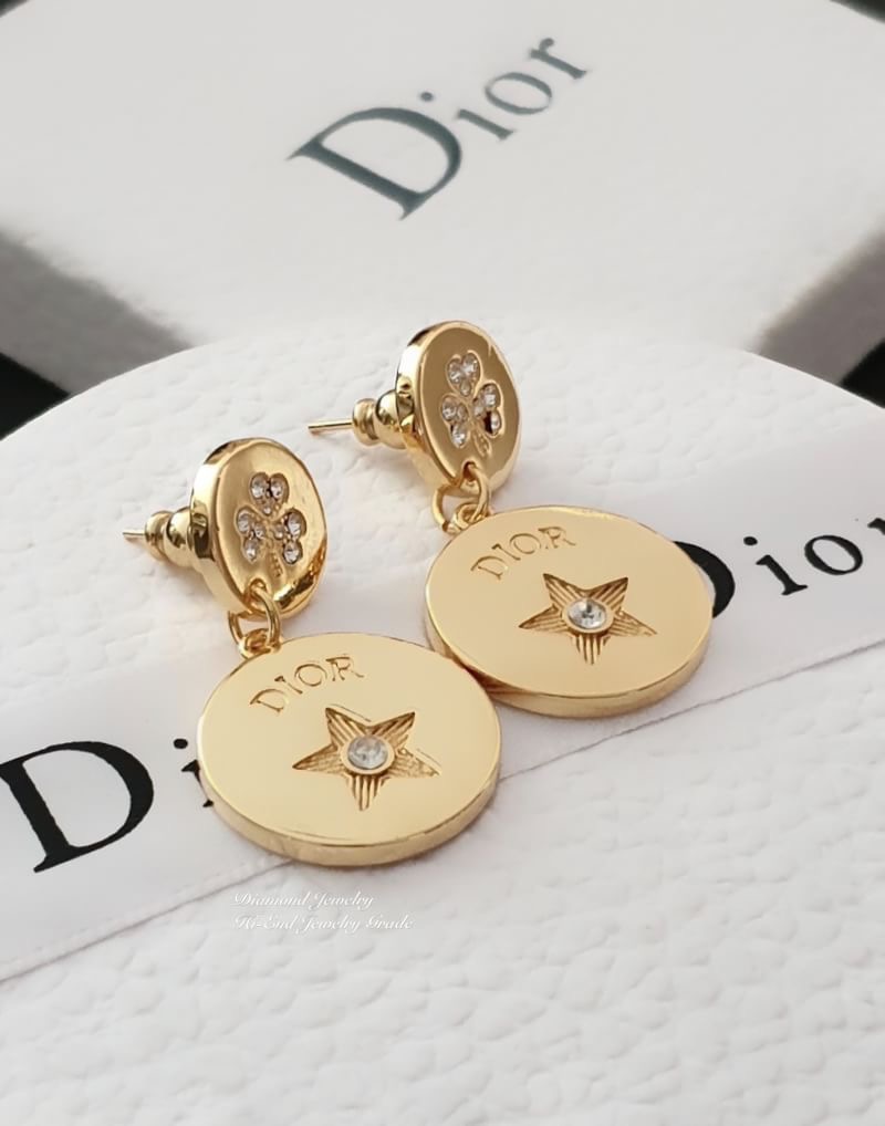 Super Hi-End Quality !!!! ((งาน 1:1 เหมือนในช็อปมากที่สุดในท้องตลาด)) Christian Dior Earring ต่างหูดิอองาน 1:1 เหมือนของแท้เป๊ะๆค่ะ รับรองงานสวยมากกกกก ดูหรู ดูผู้ดีสุดๆ งานดี เพชรคุณภาพดีมากๆมากๆคะรับประกันความพอใจเลยค่ะ ตัวเรือนสีทองเหมือนช็อปค่ะ ไฮโซมา