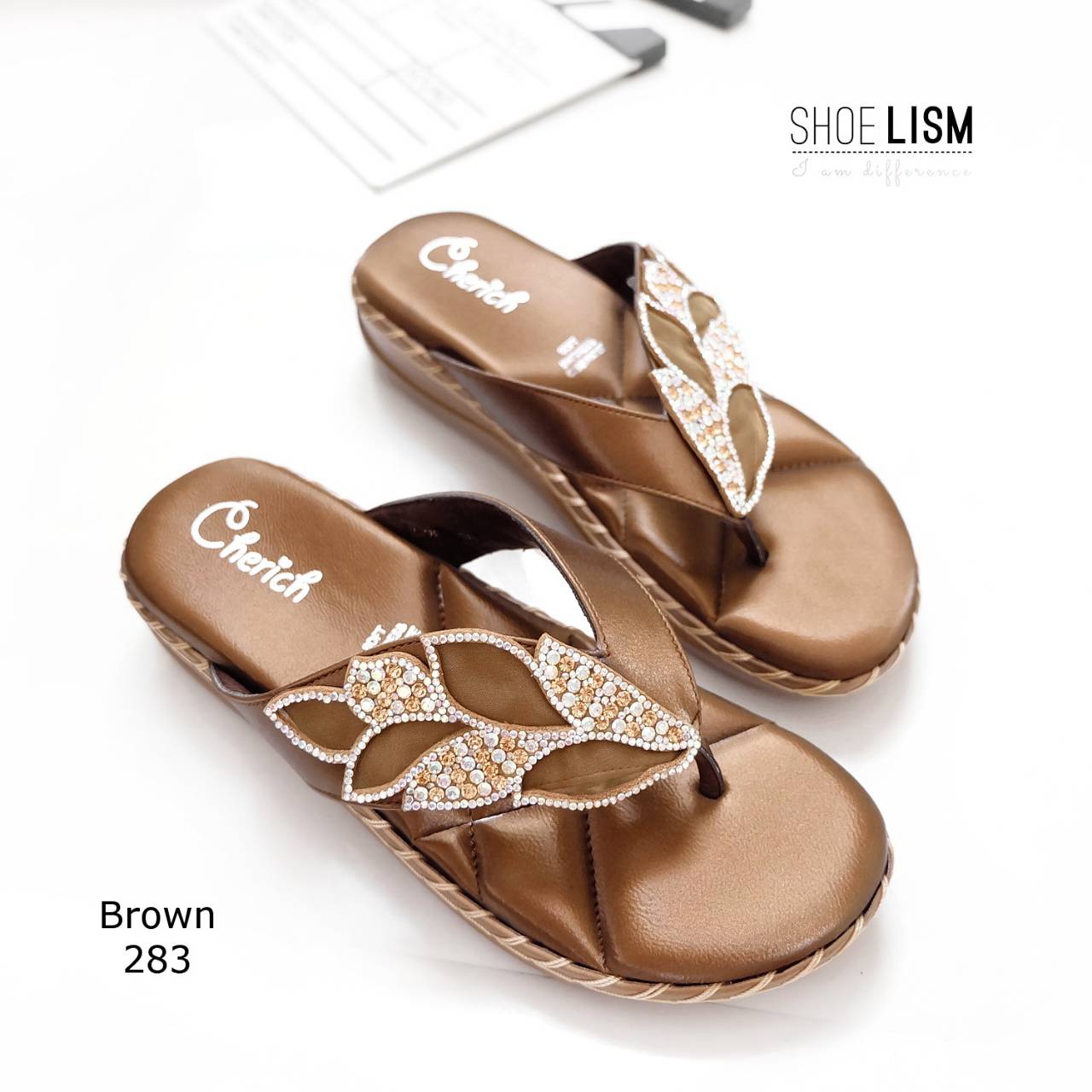 ของเข้าแล้ว รองเท้าพื้นนวมนุ่ม ดีไซน์เก๋แต่งอะไหล่ ส้นกันลื่นหนา แมท์เสื้อผ้าสวย ไม่อยากให้สาวๆพลาดกันเลยน้า