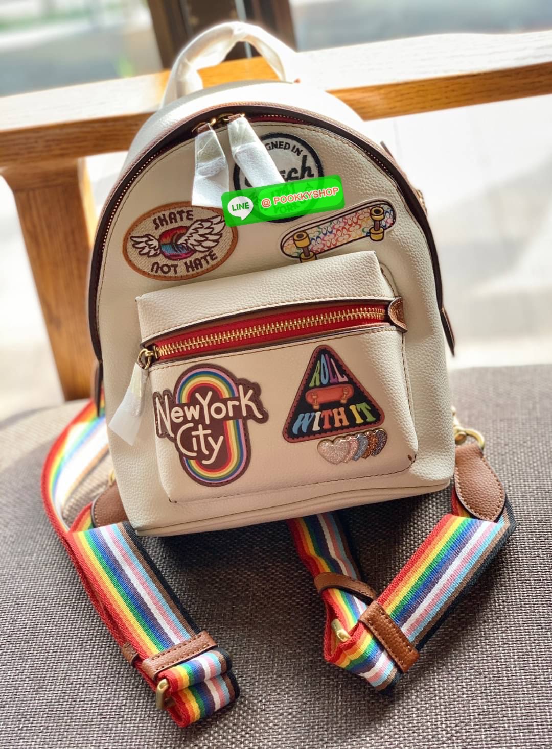COACH CHARER BACKPACK WITH PATCHES ((CA137)) 🌈หลงรักเธอมากมาย เอาอะไรมาแลกก็ไม่ยอมจ้า🥱 ❣️กระเป๋าสะพายแบบมรหูหิ้ว วัสดุหนังแท้อย่างดี ลายหนังสวยมากๆ ละมุนมือมากๆค่ะ ❣️รุ่นนี้สามารถสะพายแบบเป้ได้//สะพายเฉียงด้านหลังได้//คาดมาด้