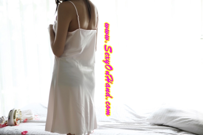 ชุดนอน สายเดี่ยว ผ้าไหมแท้ สีชมพูอ่อน สวยหวาน ไสตล์คุณหนูคะ แบบเรียบแต่หรูมากมาย เนื้อผ้าเย็นลื่นใส่สบาย