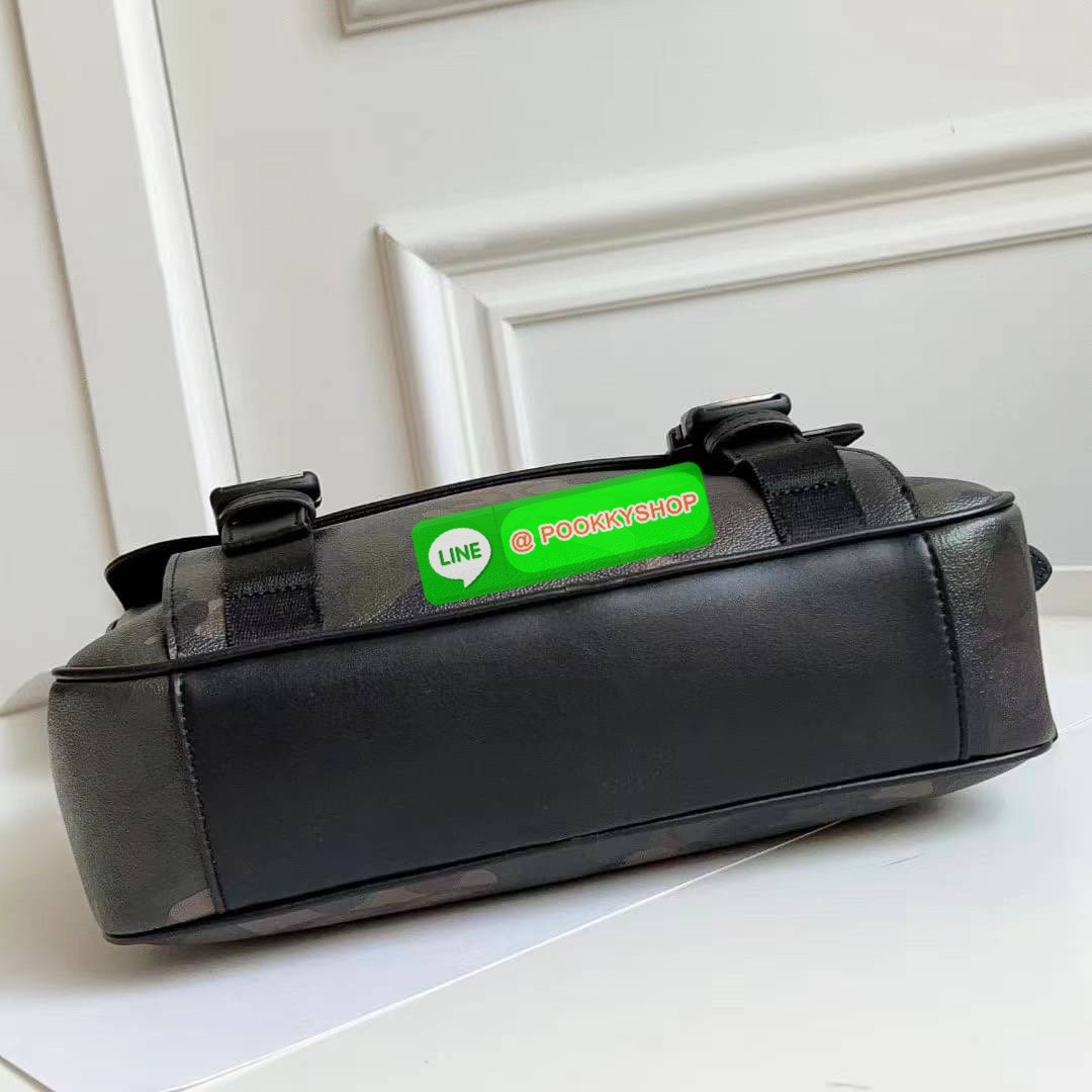 COACH TRACK CROSSBODY IN COLORBLOCK SIGNATURE CANVAS WITH COACH PATCH (C6657) 🛍🛍กระเป๋าสะพายทรงแมสเซ็นเจอร์ ทรงสวยรุ่นที่ต้องมีติดตัวคะหนุ่มๆ จุของได้เยอะมากแบ่งเป็นสัดเป็นส่วน วัสดุหนังแคนวาสสลับหนังแท้ กระเป๋ามีตัว ล็อค มีซิปด้านใน ด้านห