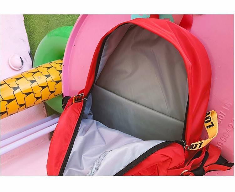 รุ่นใหม่ 9FEB พร้อมส่ง!!!!!!! joker backpack รุ่นนี้ดีมากกกก เป็นเป้กันน้ำ มีริบบิ้น2สีให้ทุกใบ สำหรับผูกเพิ่มความน่ารักด้านข้างกระเป๋า ด้านหลังยังมีช่องใหญ่สำหรับใส่ของจำเป็น เพื่อความปลอดภัย! ควรมีค่ะรุ่นนี้ สะดวกในการใช้งาน และน่ารักกก