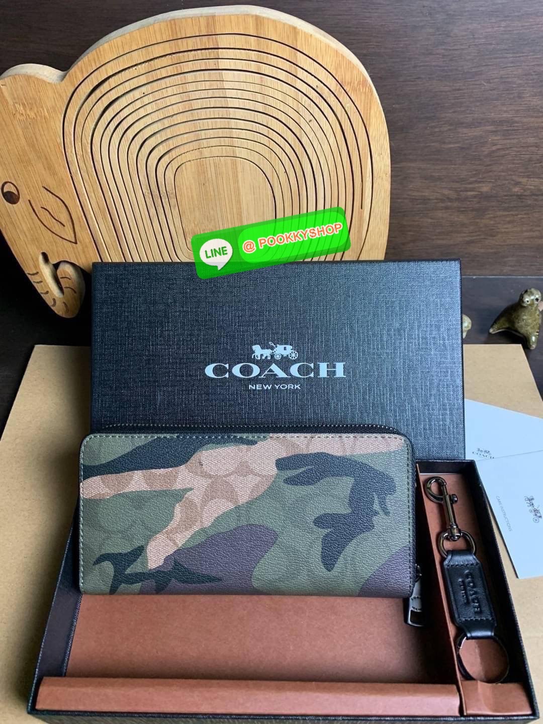 COACH ACCORDION ZIP WALLET IN SIGNATURE CANVAS กระเป๋าสตางค์ใบยาว ซิปรอบ ใช้งานง่าย ด้วยฟังชั่น ด้านใน ใส่บัตรได้จุใจ มีช่องซิปใส่เหรียญตรงกลาง โดนใจหลายๆคนไปเรียบร้อยและคลาสสิค เรียบหรูดูแพงตลอดกาล ยกให้รุ่นนี้เลย