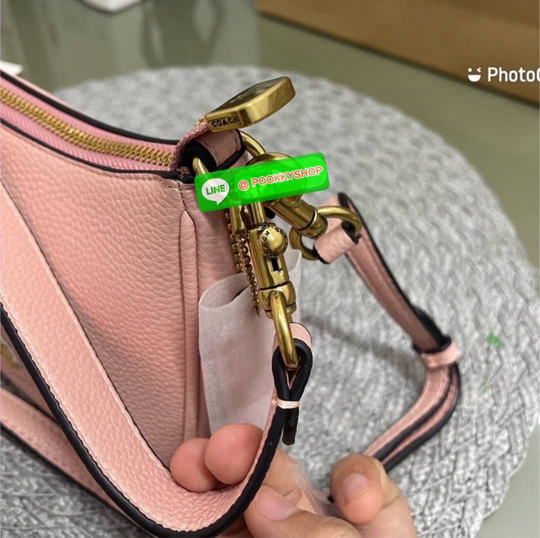 COACH CM859 Disney X Coach Teri Shoulder Bag With Mickey Mouse (mouse)✨ Coach CM859-กระเป๋าขนาดที่น่ารักจนใจบาง 🌸✨ หนังเรียบ ชัด เพิ่มความหวานแบบมีพลัง ใช้งานง่าย หิ้วก็ได้ สะพายก็สวย สลับสายได้ 2 แบบในใบเดียว น้ำหนักเบา ฟังก์ชันครบ