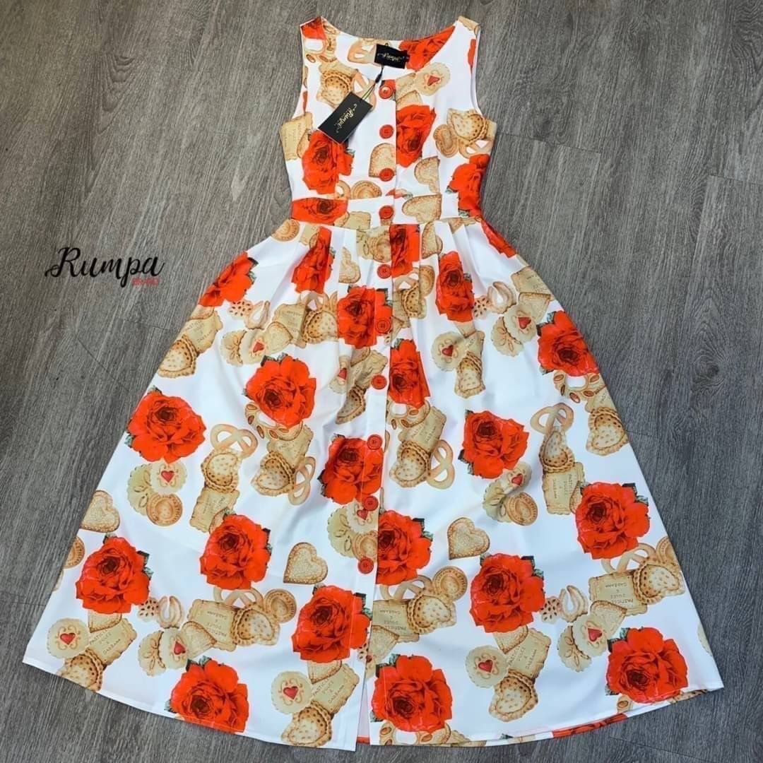 Maxi Dress แม็กซี่เดรสแขนกุดแสนสวย กรี๊ดมากคุณขาสวยสะพรึงอะไรเบอร์นี้ ตัวเดรสมาในผ้าลายกุหลาบสีสวยทั่วทั้งตัวชุด แต่งกระดุมผ่าหน้า เข้ารูปพอดีตัวใส่เก๋มาก โทนสีสวยน่ารักสุดๆ ทุกจุดพิมพ์ลายมาให้อย่างดี ช่วงกระโปรงใส่ออกมาบานแน่นอน รีบตำให้ไวจ๊ะแม่ รับรองใส