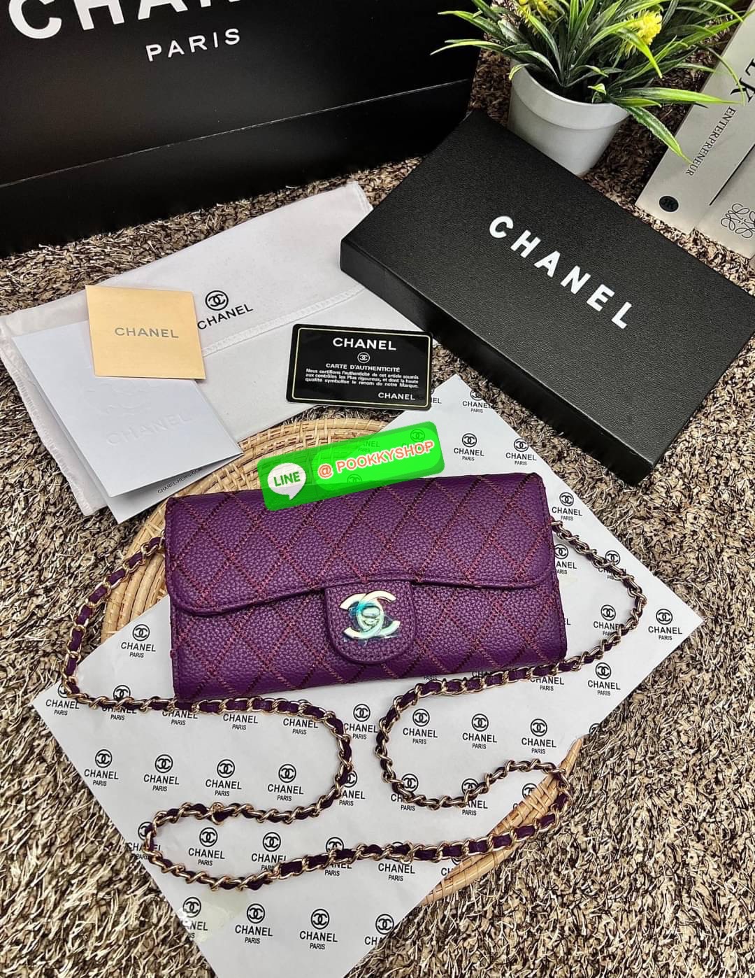 New in! สวยกริปมากๆค่ะ สาวๆที่มีบัตรเยอะๆหรือชอบพกเงินสดเยอะๆ แนะนำรุ่นนี้เลยค่ะ ไม่ผิดหวังแน่นอน CHANEL CHAIN WALLET//CLUTCH BAG ((vip gift ตปท)) พร้อมส่ง บอกเลยน้องสวย ไร้ที่ติเลยค่า! กับกระเป๋าสะพายแบบครอสบอดี้ร์หรือถือแบบคลัทเป็นกระเป๋าเงินเก๋ๆได้เลยค