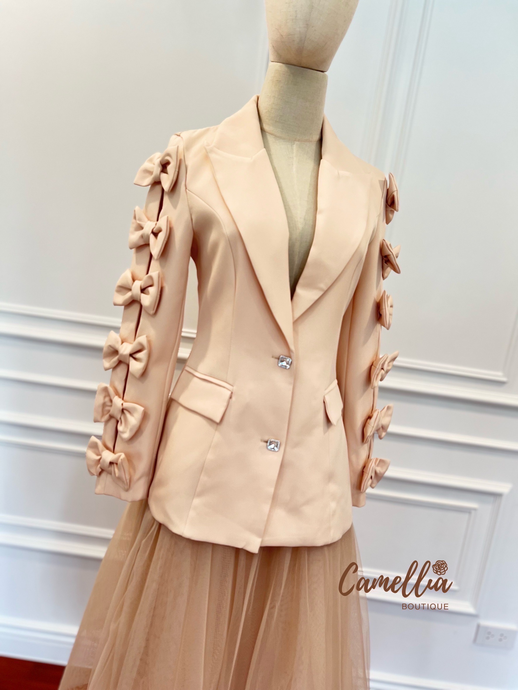 ชุดเซทแฟชั่น ชุดSet เสื้อBlazer แขนโบแต่งกระดุมเพชรด้านหน้า