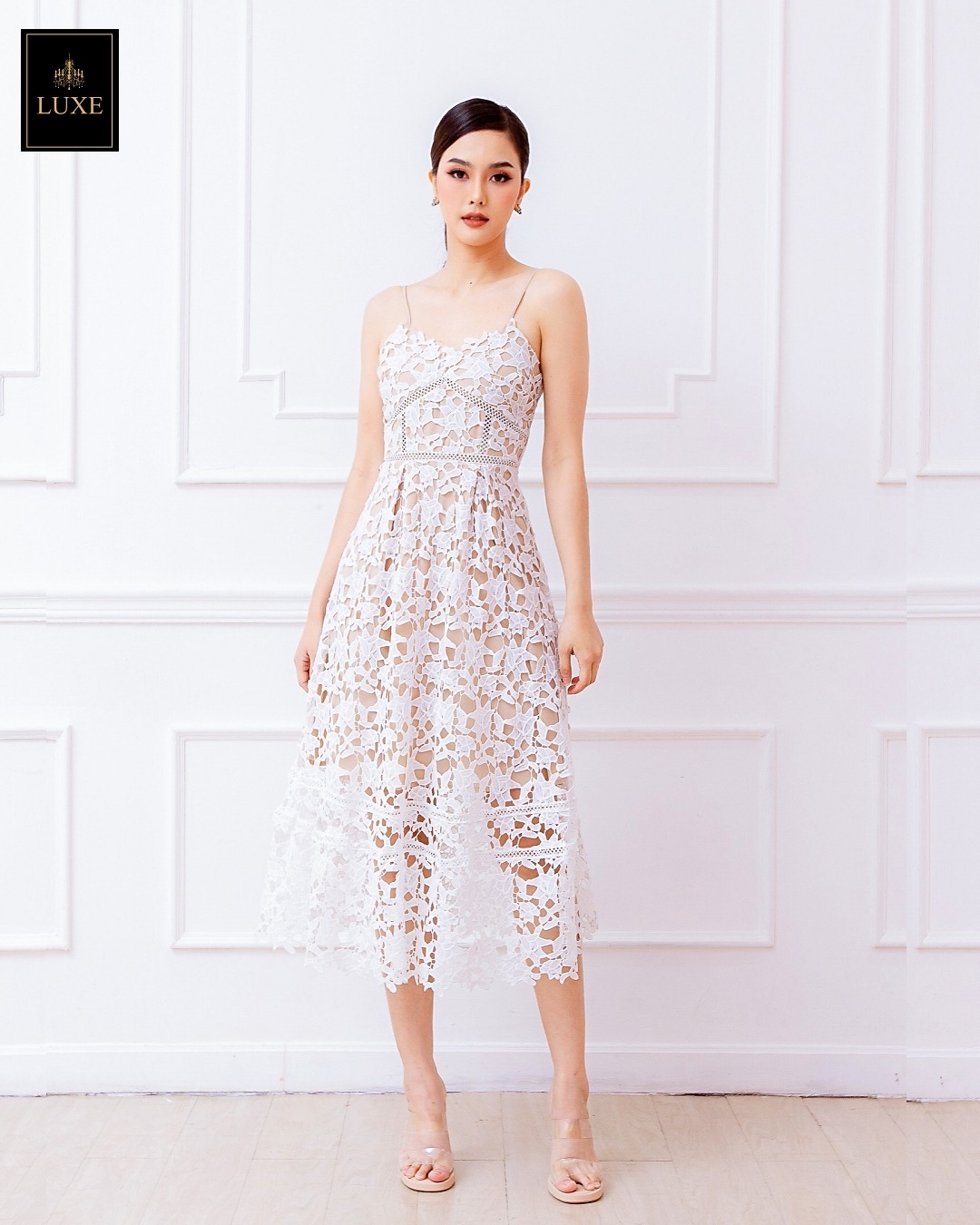 เดรสแฟชั่น เดรสเสื้อสายเดี่ยวกระโปรงบานจับจีบ ทำจากผ้าลูกไม้โครเชต์ ทอลายสวยคมชัด