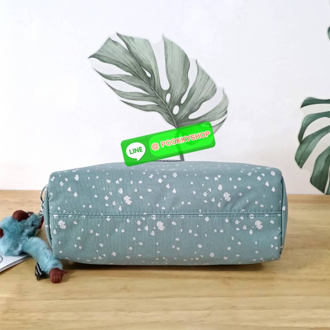 KIPLING Monkey program K16217 Seoul up sling bag รุ่น 3 ซิป สะพายข้าง ขนาดเล็กทรงสี่เหลี่ยมผืนผ้า วัสดุ Nylon 100% หลสกหลายฟังก์ชั่นใช้งาน ครบครันในใบเดียว