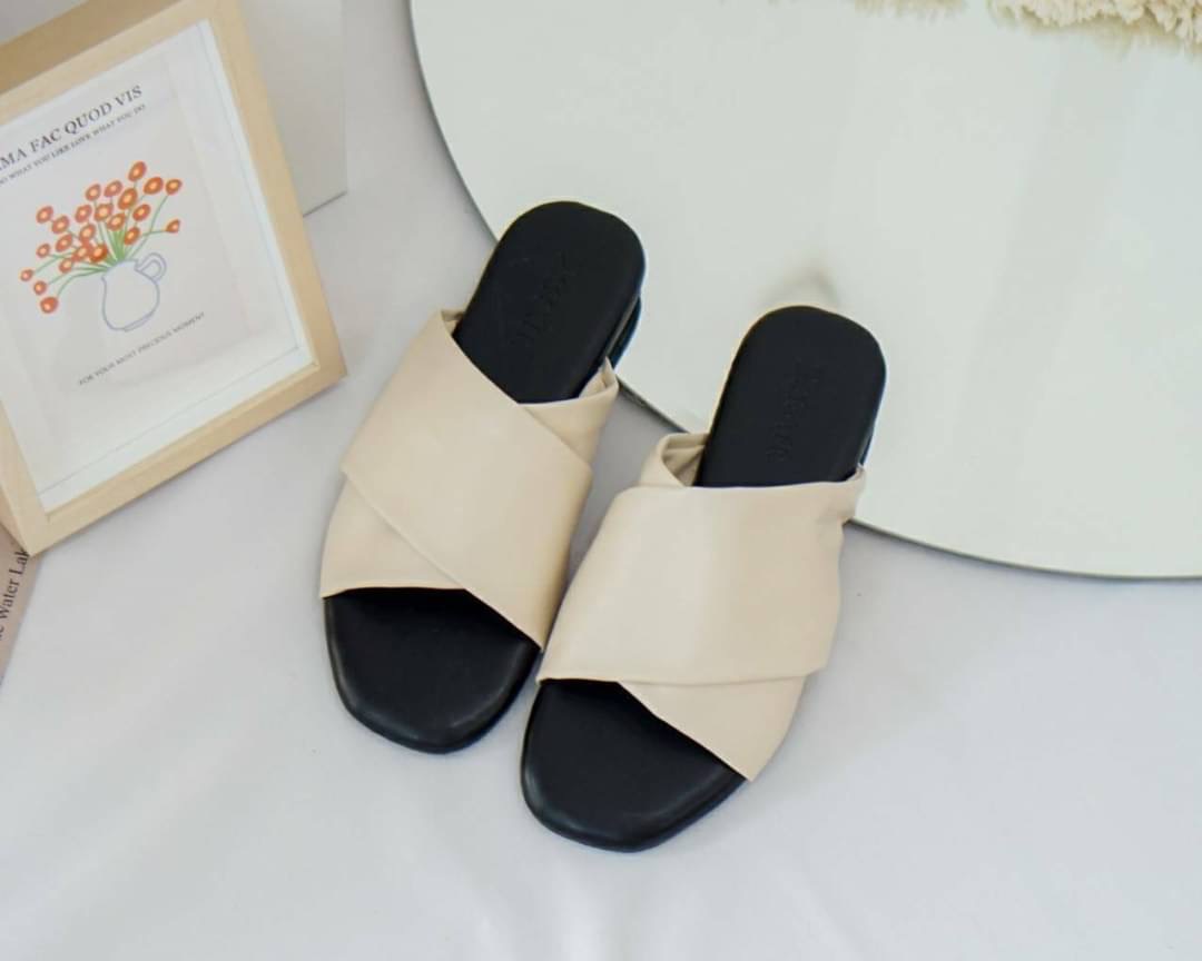 รองเท้าแตะ งานกล่อง คุณภาพดี น้องน่ารัก นุ่ม นิ่ม ที่สุดแล้ว ใส่แล้ว ชิคมาก แมชง่าย ได้ทุกลุคเลยค๊า