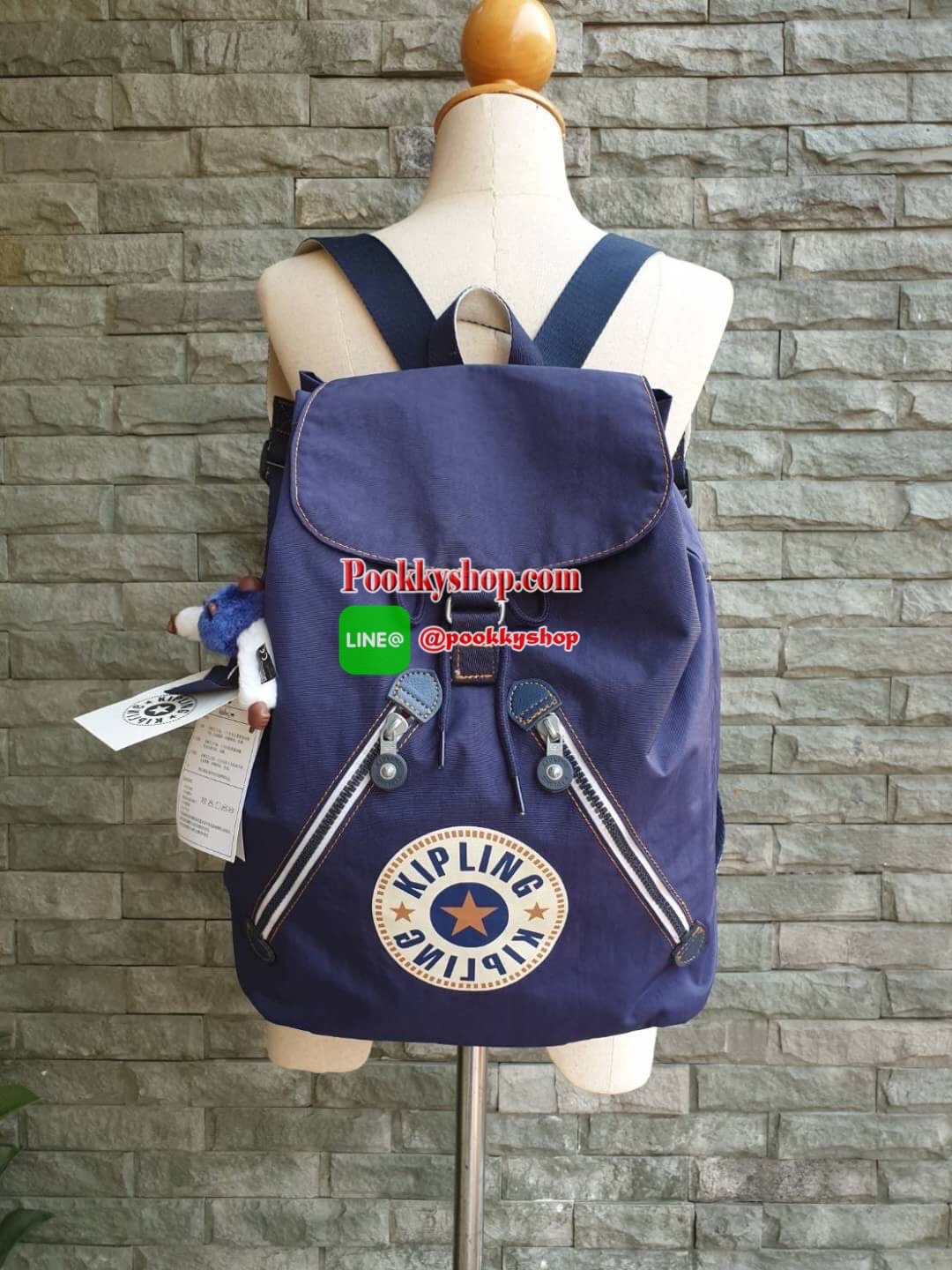 New Arrival Mochila Kipling Fundamental Active Tan Bl-Unico รุ่น K01374 Update แฟชั่นอย่างไม่สิ้นสุดด้วยกระเป๋าสะพาย จากแบรนด์ KIPLING มาพร้อมกับดีไซน์เก๋ สวยงาม โดเด่นเป็นเอกลักษณ์เฉพาะตัว ขนาดกำลังดี ผลิตจากวัสดุ Polyamide คุณภาพดี กันน้ำ แข็งแรง ทนทานต