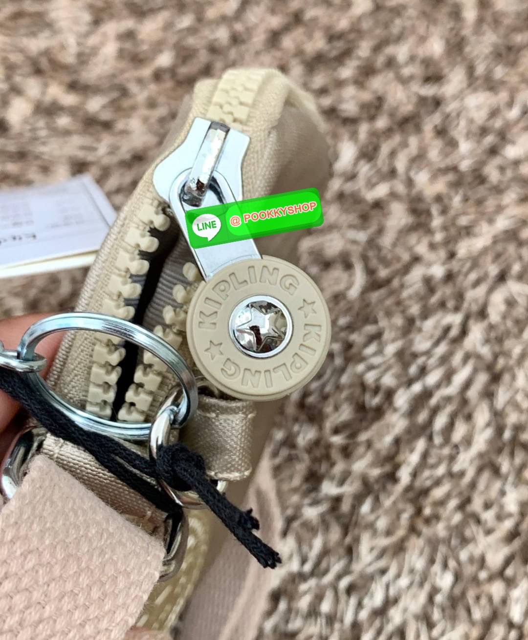 KIPLING TALLY KI1079 🎯ไม่มีใครไม่รู้จักกับแบรนด์ดังฝั่งเบลเยียม อีกหนึ่งแบรนด์ที่สาวๆต้องมีติดตัวอย่างน้อย1ใบค่าา 🔺กระเป๋าสะพายข้าง วัสดุไนล่อนอย่างดี เคลือบกันน้ำ