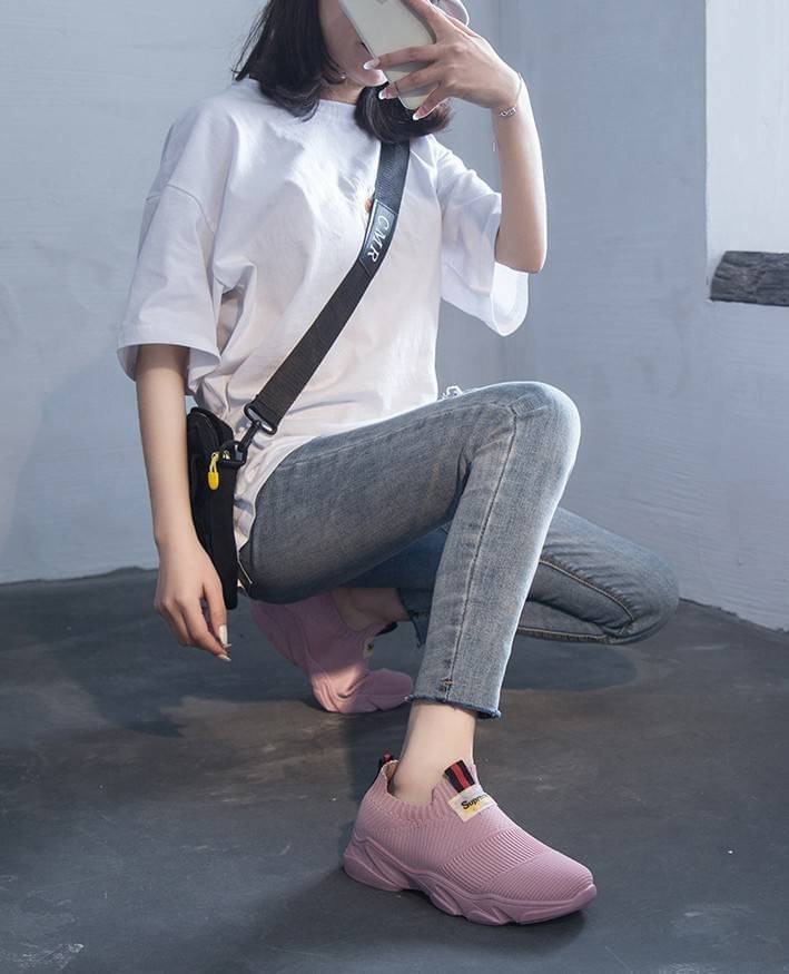 รองเท้าสลิปออนนุ่มๆเพื่อสุขภาพ ทรงสปอร์ต แฟชั่นมาแรง ไม่อยากให้พลาดเลยสำหรับรุ่นนี้ !! วัสดุผ้าทอเนื้อหนานุ่มขึ้นทรง ใส่สบาย กระชับ ยืดหยุ่นมากๆ ดีไซน์สวยเก๋ พื้นยาง 1.5 นิ้ว เดินสบายไม่เมื่อยเท้า ทรงอูมไม่บีบอัดหน้าเท้า ใครได้ใส่ต้องหลงรักแน่นอน คู่เดียว