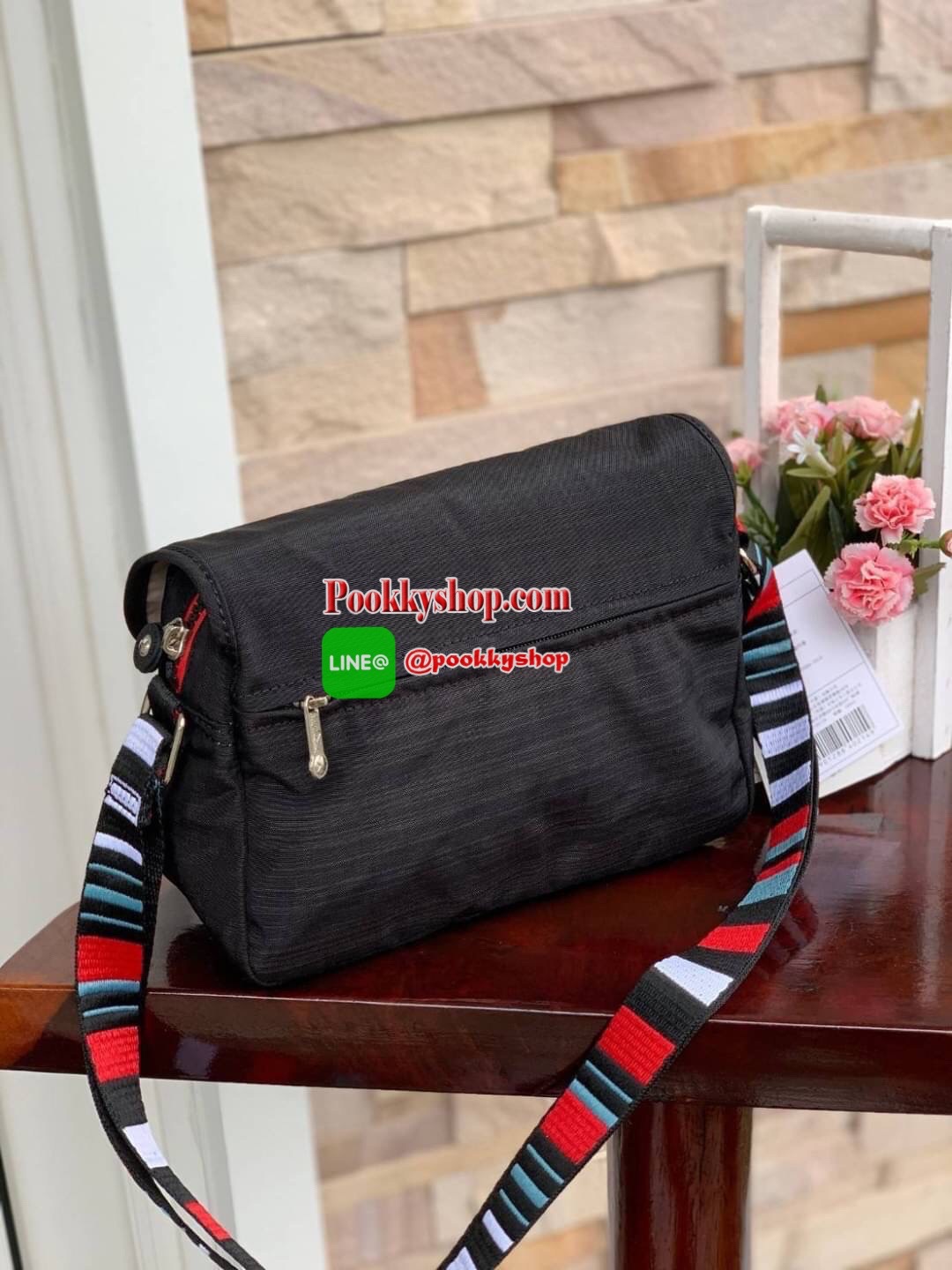 Kipling Cayleen Shoulder CrossbodyBag กระเป๋าสะพายที่สะพายได้ทั้งสายคู่และสายเดี่ยว เปืดปืดด้วยกระดุมแม่เหล็ก และซิปภายใน วัสดุpolymide100% น้ำหนักเบา สามารถใส่มินิไอแพค กระเป๋าสตางค์ยาวได้ ขนาดกลาง มีช่องซิปใช้งานทั้งภายในและภายนอก มีช่องใส่ของจุกจิก สะด