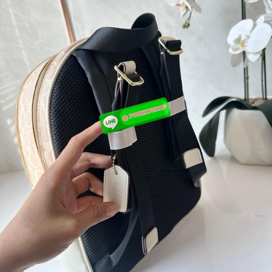 Coach Court Backpack In Signature Canvas 🔖กระเป๋าเป้สะพายหลัง ขนาดกำลังดี สะพายได้ทุกโอกาส 🔖วัสดุ : หนังแคนวาส ตัดหนังแท้ 🔖เปิด-ปิดแบบซิป ด้านในมีกระเป๋าซิปและกระเป๋าอเนกประสงค์ ปิดด้วยซิปคู่ มีซับในผ้า มีช่องซิปด้านนอก 🔖สา