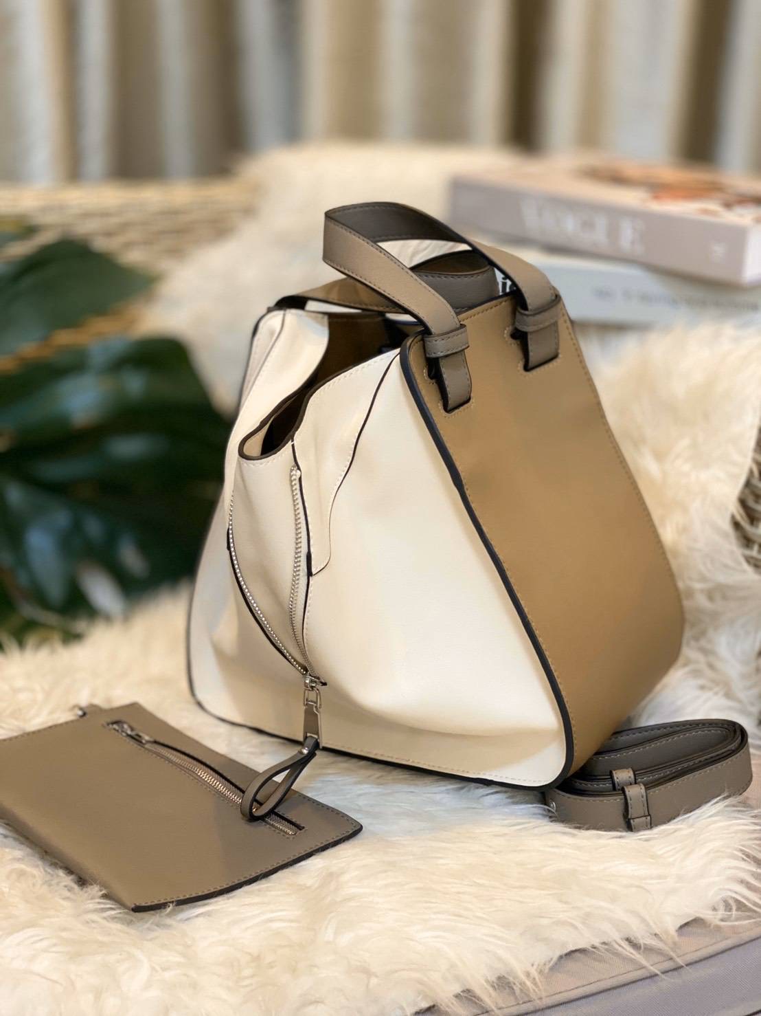 พร้อมส่งค่า 💕Hammock 💕 สิ้นสุดการรอคอย สำหรับรุ่นที่ทุกคนถามหาเยอะที่สุด การันตรีงานคุณภาพ ใช้เวลาผลิตนานสุดถึง 4 เดือน ตอนนี้พร้อมส่งเเล้วค่า Hammock size 30 cm รอบนี้เป็นงานสั่งผลิต งานเนี้ยบ ตัวหนังสวยมากกกก PU premium อย่างดี มีความหนา