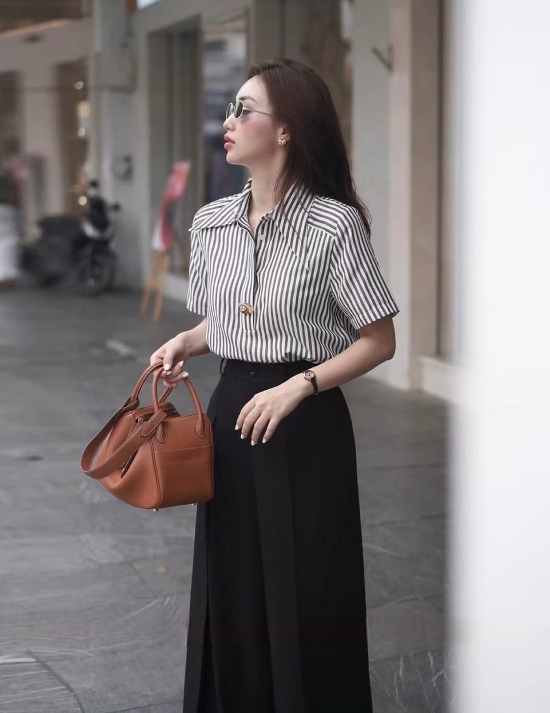 ชุดเซทแฟชั่น เสื้อเชิ้ตแขนสั้นคอปกเก๋ๆ ลายริ้วทางตรงสีสวยคลาสสิค ดีเทลสวยเก๋ กระดุมอกซ่อน