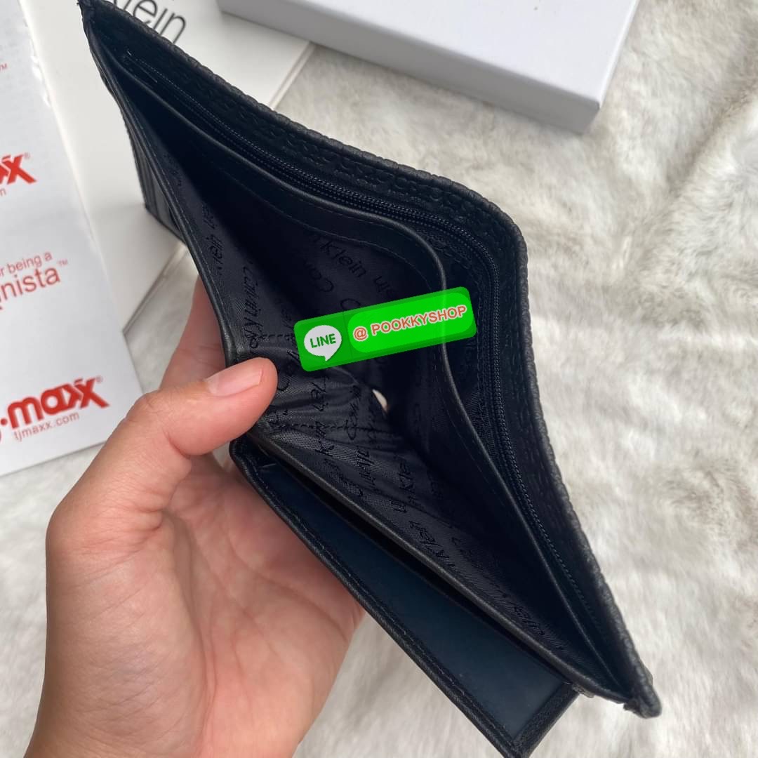 Calvin Klein leather wallet with credit card fold set กระเป๋าสตางค์ใบสั้น และ ที่ใส่บัตรย่อย สุดคุ้มมอบให้เป็นของขวัญหรือใช้เองก็แนะนำค่ะ set นี้มาเท่าไรก็หมดคะ รีบจับจองนะคะ มาพร้อมถุงกระดาษแบรนด์ด้วยนะคะ
