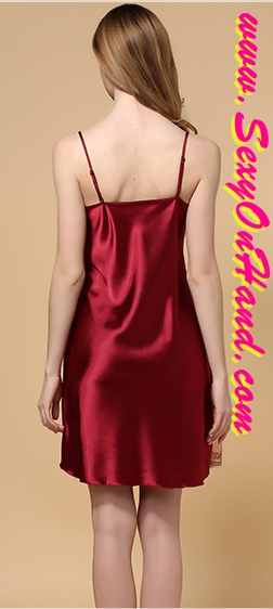 ชุดนอนผ้าไหม เนื้อหรู แต่งดิ้นปักสีทอง ช่วงอก และชาย งานปักสวยหรูเกรดพรีเมี่ยม เนื้อผ้าหรูไฮโซมากมายคร่า