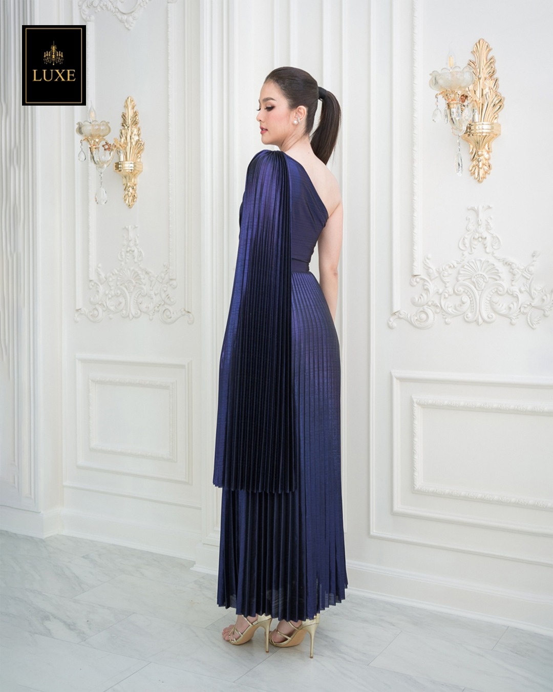 เดรสแฟชั่น แม็กซี่เดรสเสื้อไหล่เดียว ดีเทลผ่าแขนเสื้อด้านใน