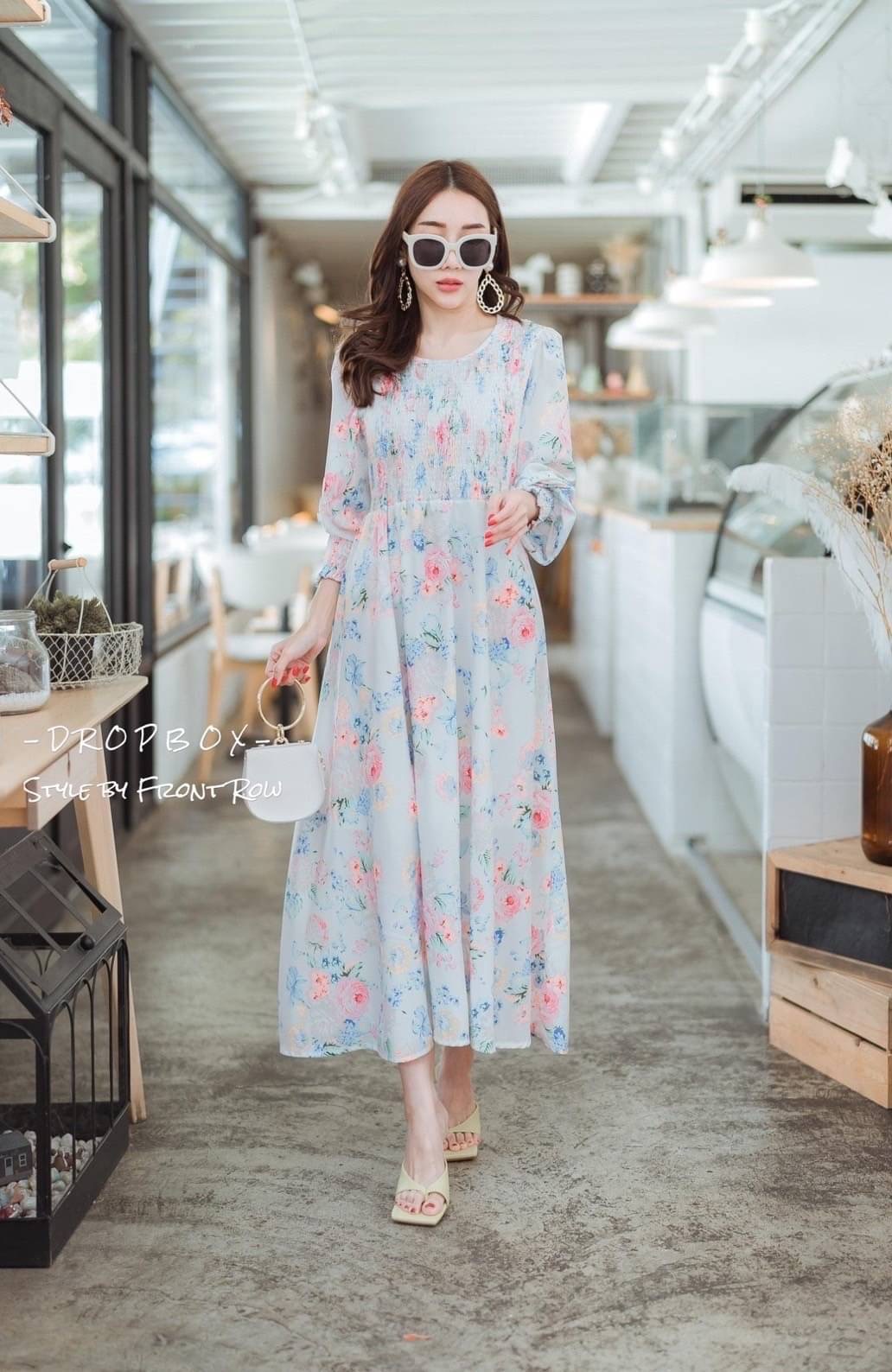 DROPBOX Style by Front Row Sweet Flora On Maxi Dress หวานๆกับเดรสพิมพ์ลายดอกไม่รุ่นนี้ ผ้าใส่สบายมากๆ ทรงปล่อยๆ ช่วงอกด้านหน้าสม๊อกปล่อยชายบาน น่ารักหวานมากๆ