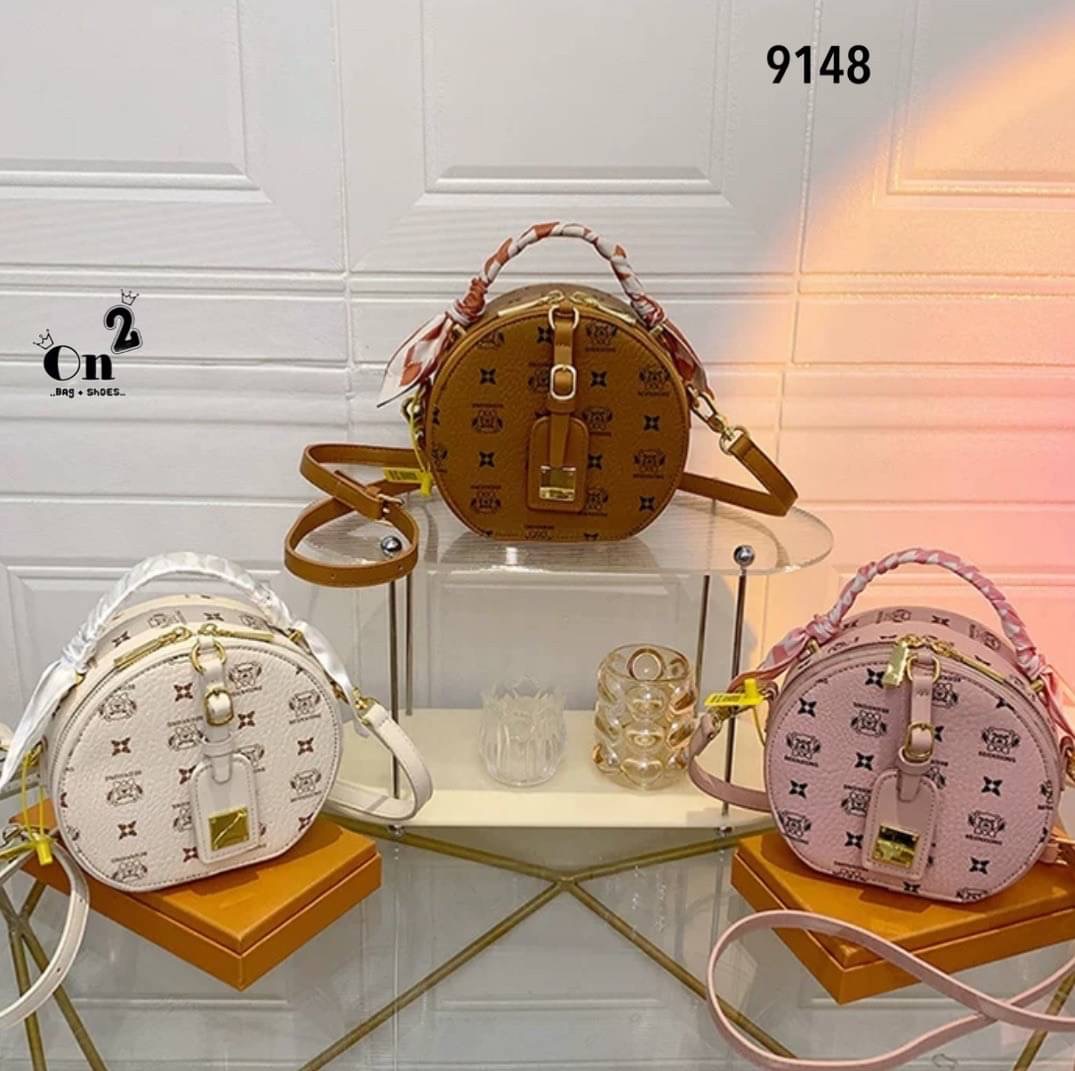 NEW-IN🤎🤎ใบนี้น่ารักมากค่ะ มาใหม่ทรงกลม งานคุณภาพเช่นเคย มาพร้อมสายยาวครอสบอดี้ พกใบเดียวจบ แนะนำเลยค่า✨