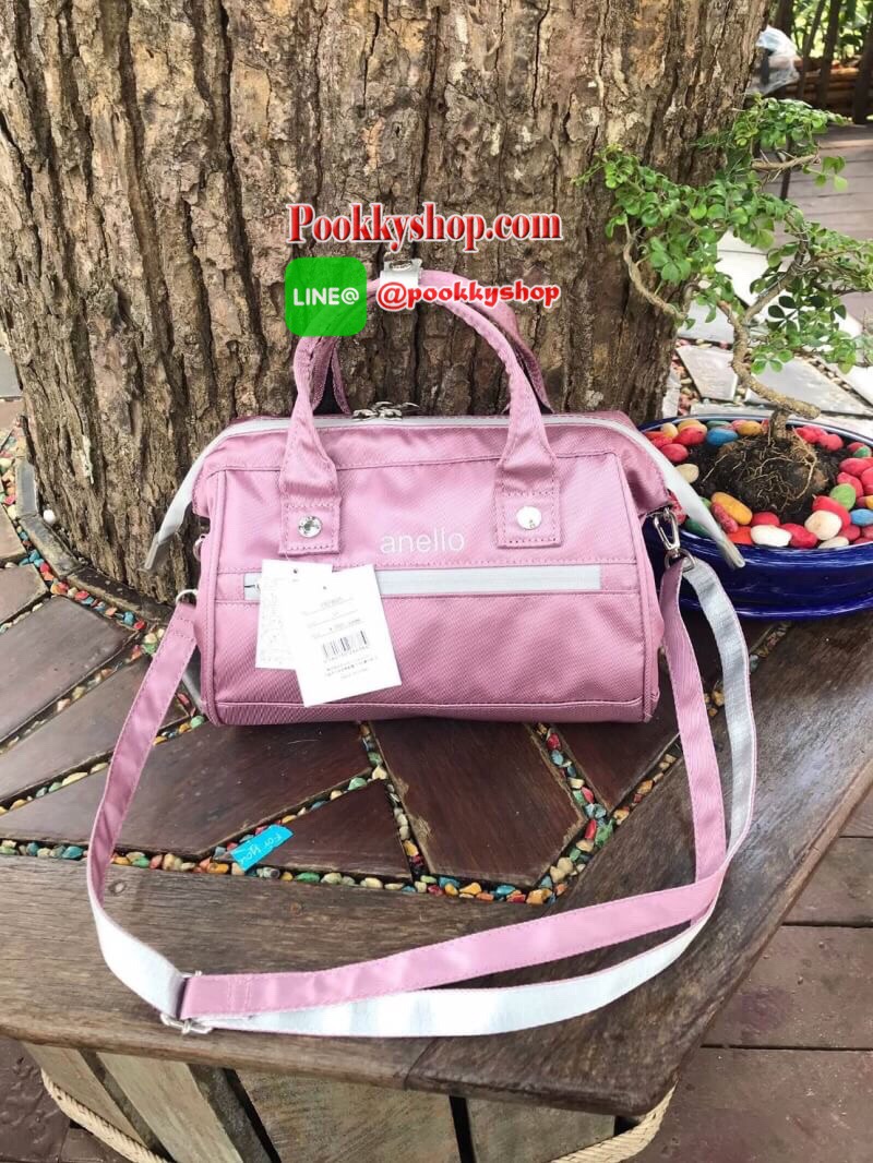 Anello Repellency Edition2 Mini Shoulder Bag (FSO-B025) กระเป๋าสะพายข้างวัสดุNylon & Polyesterหนา กันน้ำได้ น้ำหนักเบา มาพร้อมสายสะพายถอดและปรับความยาวได้ เปิดปิดด้วยซิปคู่ ภายในกว้างใส่กระเป๋าสตางค์ยาว มินิไอแพคได้ รุ่นใหม่ลิมิเตทที่น่าสะสมเลยคร้า!