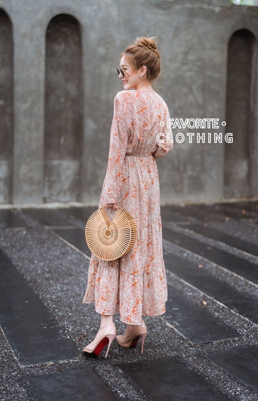 รอบ5มาแล้วค่าาา!!!! ❣️แม็กชี่เดรสคอวี❣️ แม็กชี่เดรสลายดอกคอวีแขนยาว ผ้าพิมพ์ลายดอกคมชัด งานสม็อคเอวด้านหลัง งานจริงสวยมากๆค่ะ แพทเทิร์นสวย ผ้าใส่สบายสุดๆ สาวๆตัวเล็กตัวใหญ่ใส่ได้หมดจ้า รีบจัดด่วนๆเลยน๊าาา