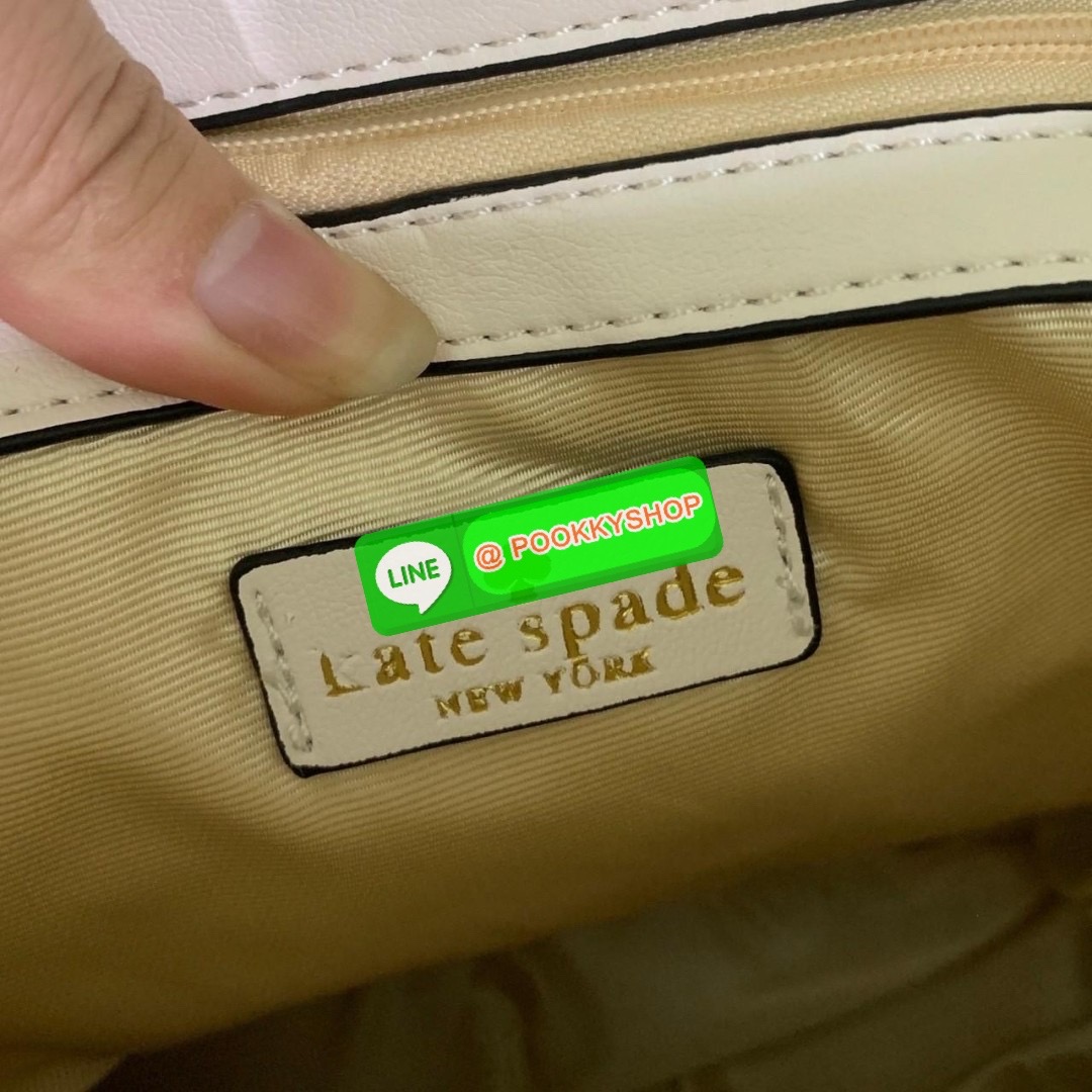 KATE SPADE NEW YORK Evelyn Small Quilted Leather Backpack กระเป๋าเป้สะพายหลังไซต์เล็กสุดคิ้ว หนังนิ่มสุดๆเย็บลวดลายตารางทั้งใบ ด้านหน้าตกแต่งต้วยชื่อแบรนด์ มีช่องเล็ก 1 ช่อง เปิด-ปิดกระเป๋าด้วยตัวล็อค ด้านในตัวกระเป๋าโล่งกว้าง จุของได้เยอะ และมีช่องซิปใส่